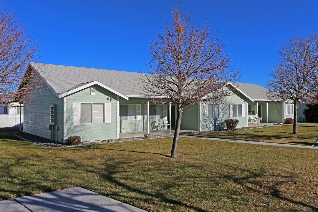 Silverado Apartments in Silver Springs, NV - Building Photo