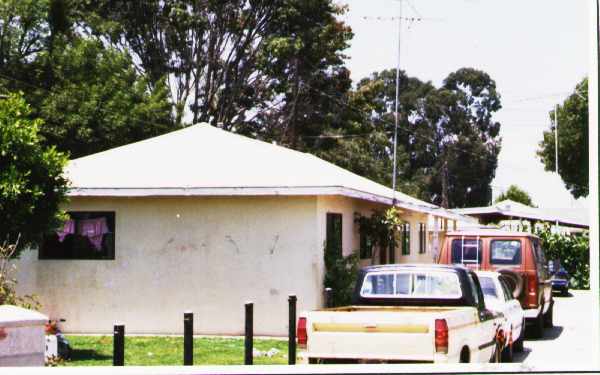 3751-3755 Dufau Rd in Oxnard, CA - Foto de edificio - Building Photo