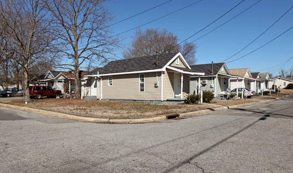 126 S 7th St in Smithfield, NC - Building Photo