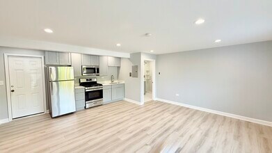 2807 N McVicker Ave in Chicago, IL - Building Photo - Building Photo