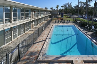 University Lofts, LLC in Tallahassee, FL - Foto de edificio - Building Photo