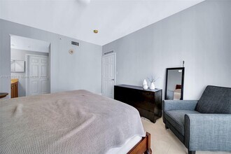 2425 SW 27th Ave in Coral Gables, FL - Building Photo - Building Photo
