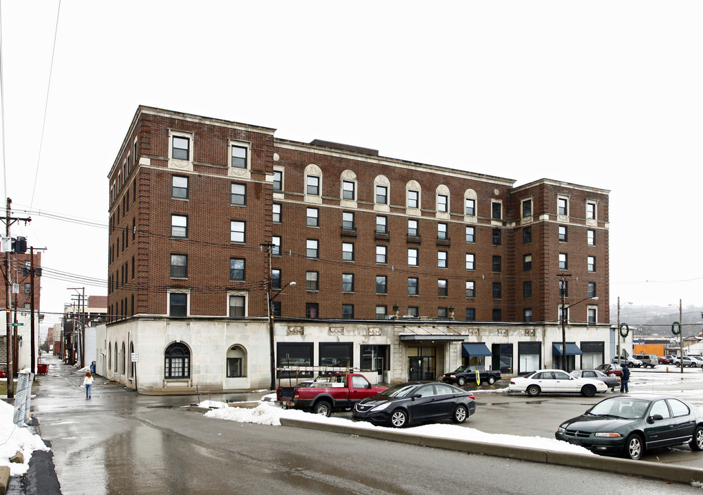 Castleton Apartment Complex in New Castle, PA - Building Photo