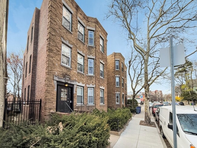 595 Centre St in Boston, MA - Building Photo - Building Photo