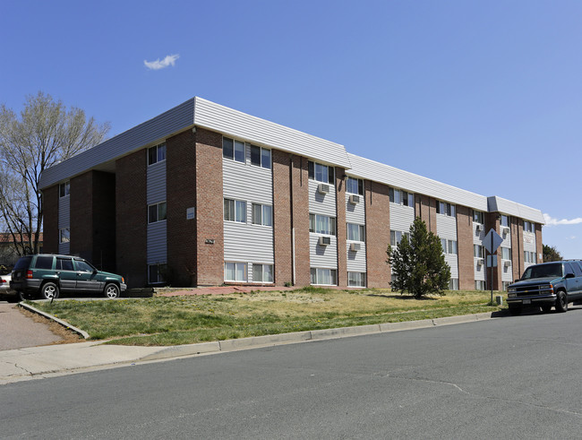 Vista Verde Apartments in Colorado Springs, CO - Building Photo - Building Photo