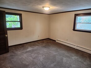 87 Burton St, Unit 2 in Bristol, RI - Building Photo - Building Photo