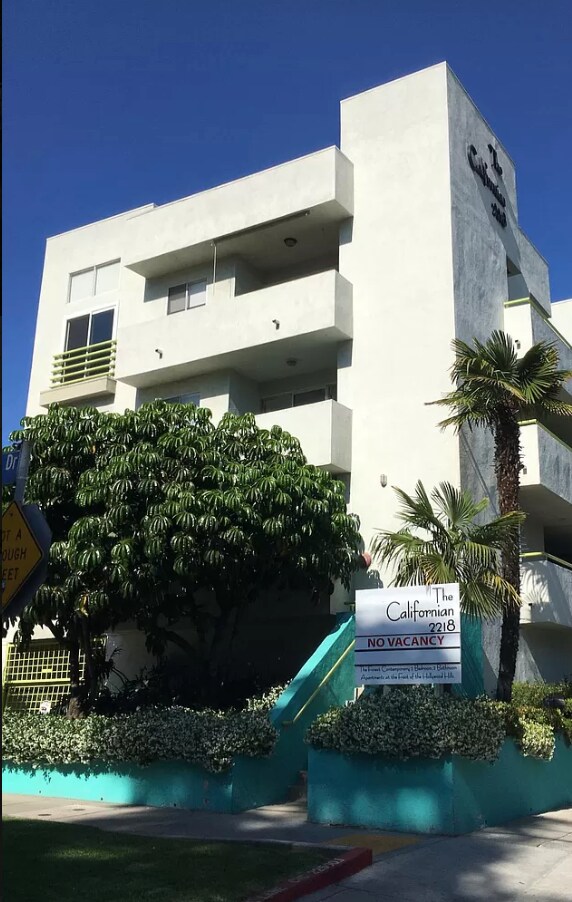 2218 N Beachwood Dr Apartments and Nearby Los Angeles Apartments For