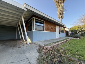 917 Amberwood Rd in Sacramento, CA - Building Photo - Building Photo