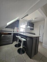 1302 E 19th St in Oakland, CA - Building Photo - Building Photo