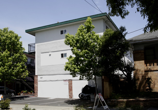 1627 Woolsey St in Berkeley, CA - Building Photo - Building Photo