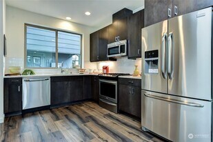 1908 24th Ave S in Seattle, WA - Building Photo