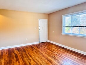 8805 Plymouth St in Silver Spring, MD - Foto de edificio - Building Photo