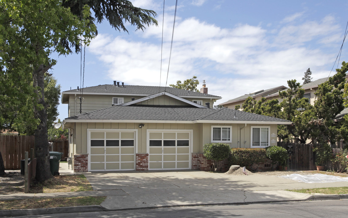 1710-1712 Roosevelt Ave in Redwood City, CA - Building Photo