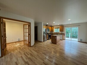 37404 Bay St NE in Hansville, WA - Building Photo - Building Photo