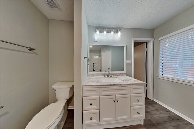 property at 26 Pinewood Forest Ct