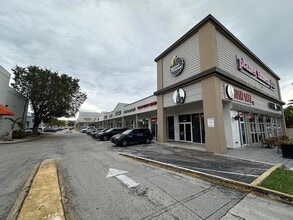 10900 SW 104th St, Unit 322 in Miami, FL - Foto de edificio - Building Photo