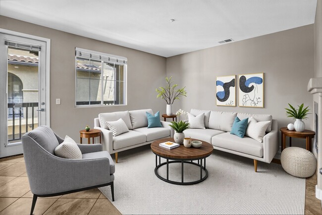 13325 Via Cristal, Unit 7 in San Diego, CA - Building Photo - Building Photo