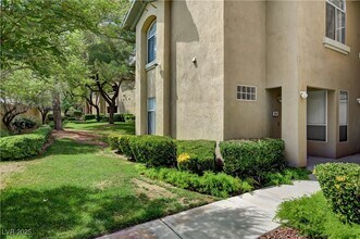 8733 Red Brook Dr in Las Vegas, NV - Building Photo - Building Photo