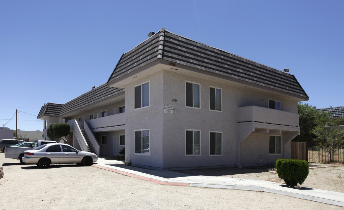 11927 1st Ave in Hesperia, CA - Building Photo