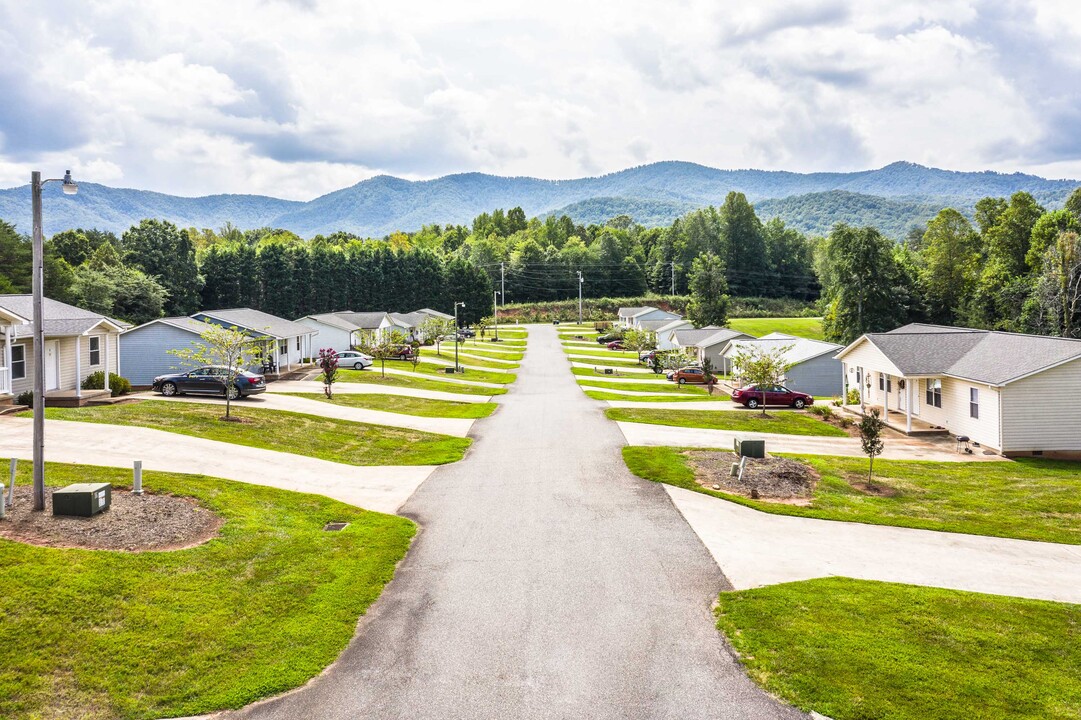 South Mountain Apartments in Morganton, NC - Building Photo