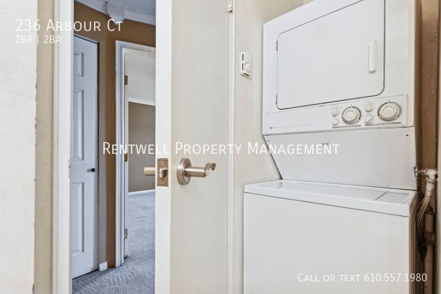 236 Arbour Ct in North Wales, PA - Building Photo