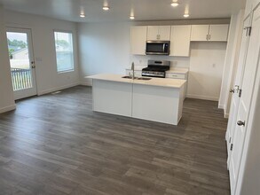 8610 W Beckville Dr in Magna, UT - Building Photo - Building Photo