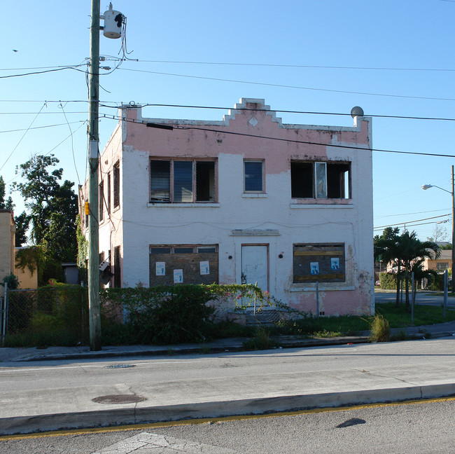 6837 NW 6th Ave in Miami, FL - Building Photo - Building Photo