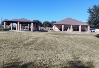 Oak Timbers White Settlement in White Settlement, TX - Building Photo - Building Photo