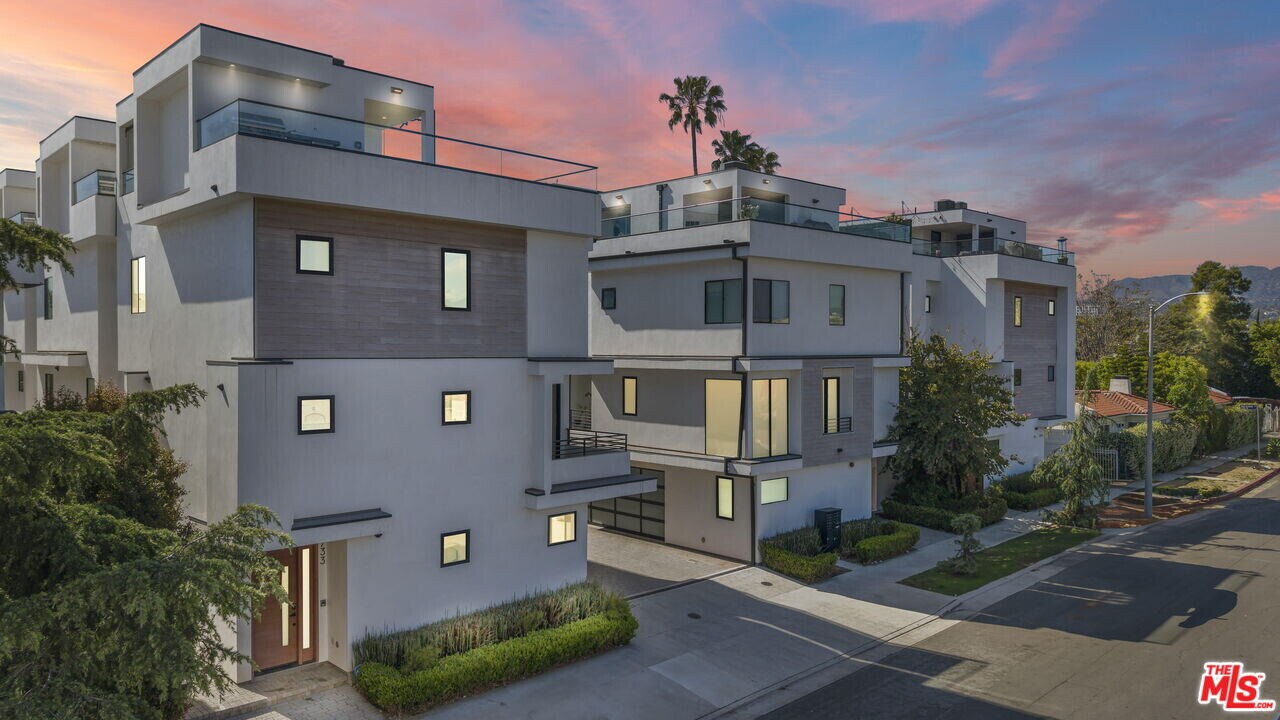733 N Gramercy Pl in Los Angeles, CA - Building Photo