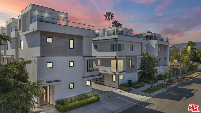 property at 733 N Gramercy Pl