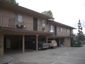 Coleen Court Apartments in El Cajon, CA - Foto de edificio - Building Photo