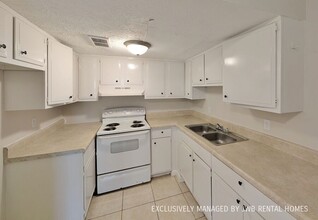2859 Yellow Pine Ct-Unit -7 in Jacksonville, FL - Building Photo - Building Photo