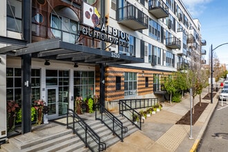 Albion at Morrow Park in Pittsburgh, PA - Foto de edificio - Building Photo