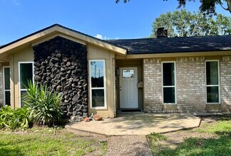 7726 Twin Hills Dr in Houston, TX - Building Photo - Building Photo