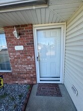 1313 SW Blue Branch Dr in Grain Valley, MO - Foto de edificio - Building Photo