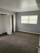 677 Royal Palm Blvd, Unit #4 in Vero Beach, FL - Foto de edificio - Building Photo