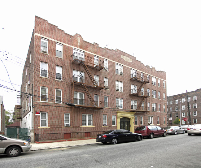 Highway Court in Brooklyn, NY - Foto de edificio - Building Photo