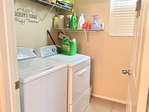 2329 Driftwood Dr in Rosamond, CA - Foto de edificio - Building Photo