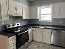 8001 E 130th Ct in Grandview, MO - Building Photo