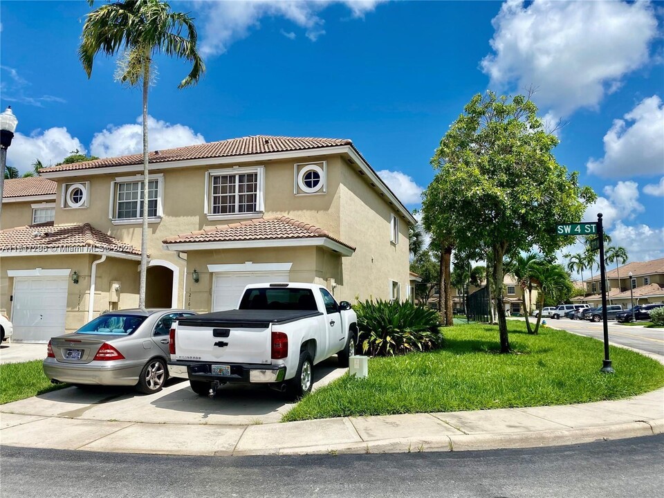 12161 SW 4th St in Pembroke Pines, FL - Building Photo