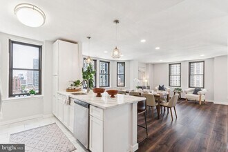 135 S 19th St in Philadelphia, PA - Building Photo - Building Photo
