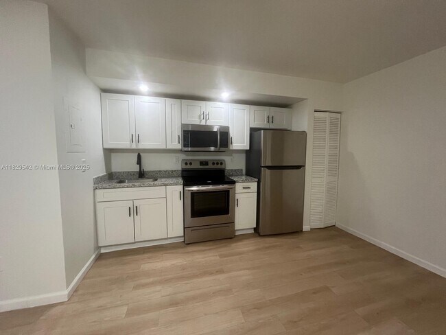 467 NW 8th St in Miami, FL - Building Photo - Building Photo