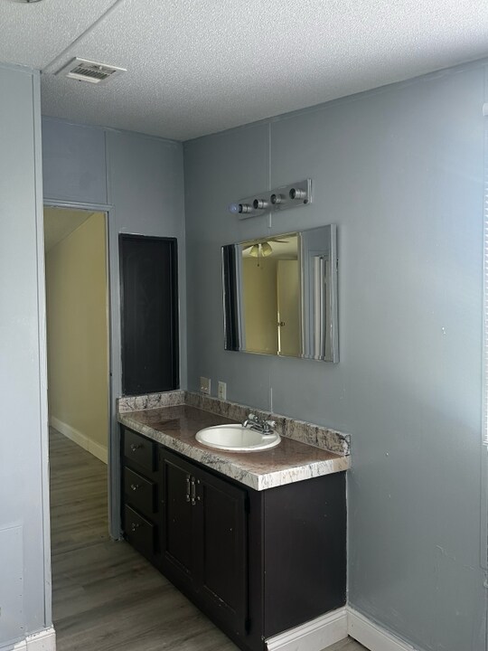 1060 Piercewood Pt in Brooksville, FL - Building Photo