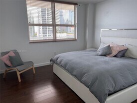 1155 Brickell Bay Dr in Miami, FL - Building Photo