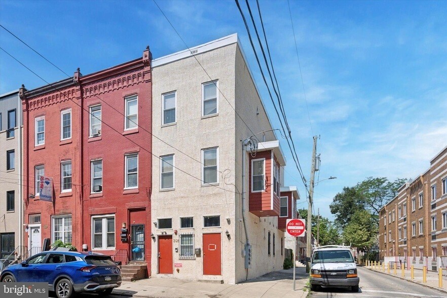 2128 N 17th St, Unit 2 in Philadelphia, PA - Building Photo