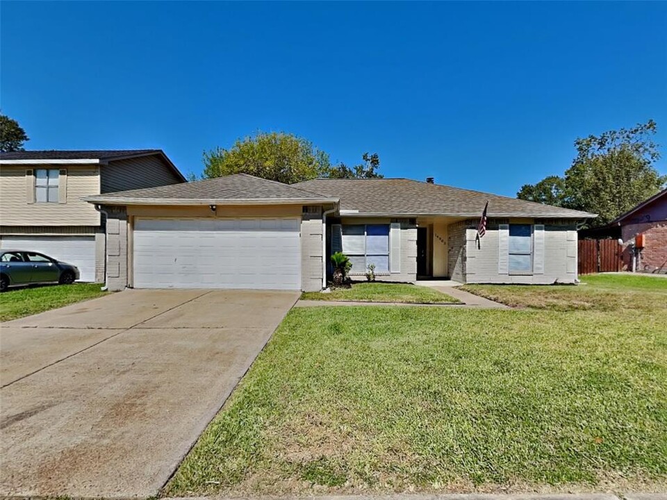 14863 Shottery Dr in Houston, TX - Building Photo