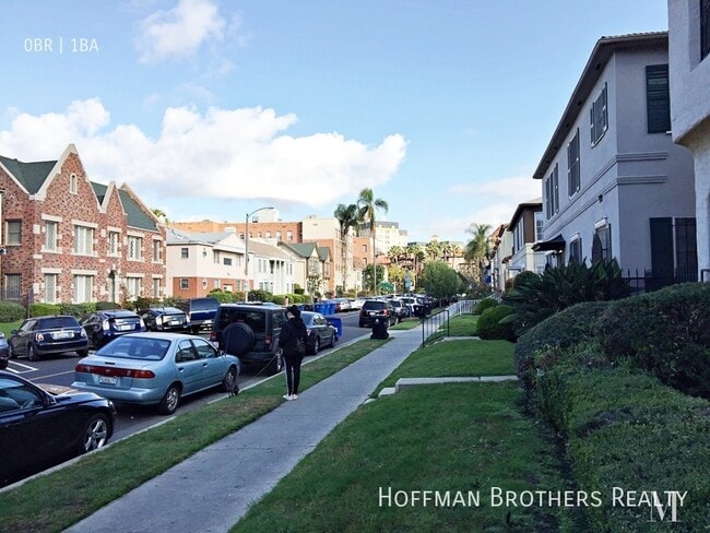 654 S Dunsmuir Ave, Unit 110 in Los Angeles, CA - Building Photo - Building Photo