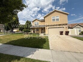 6911 Chippewa Dr in Eagle Mountain, UT - Building Photo