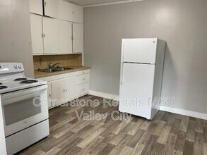 208 5th Ave SW in Valley City, ND - Building Photo - Building Photo