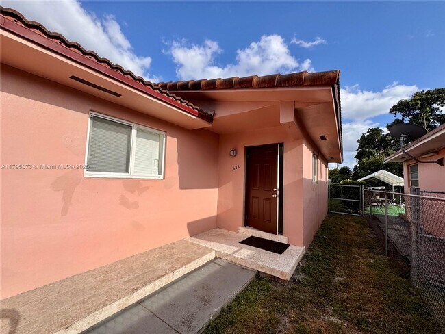 property at 628 W 17th St